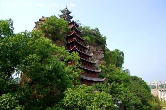 石宝寨 （图片： 西边那座雪山 ）